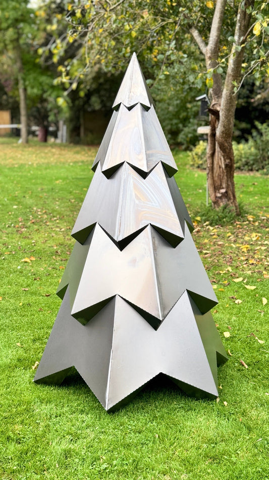 Prototype réel du sapin 140 cm dans l’atelier, avant patine